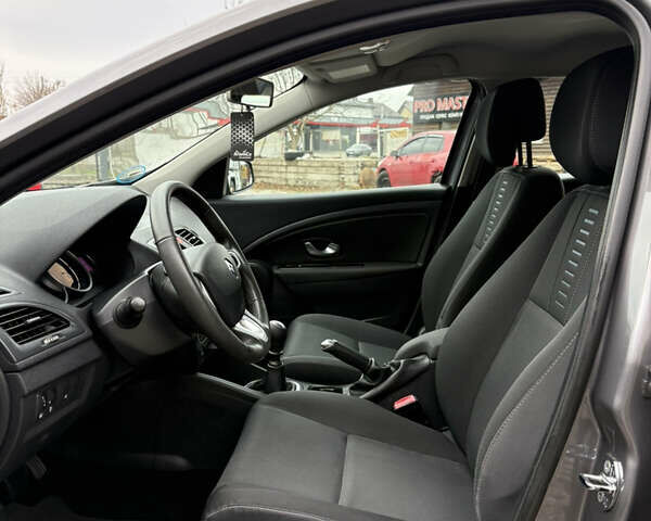 Сірий Рено Меган, об'ємом двигуна 1.6 л та пробігом 227 тис. км за 7500 $, фото 17 на Automoto.ua