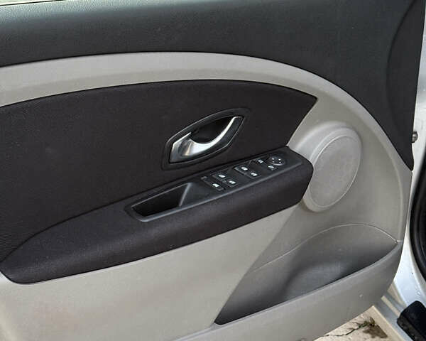 Сірий Рено Меган, об'ємом двигуна 1.5 л та пробігом 274 тис. км за 6500 $, фото 4 на Automoto.ua