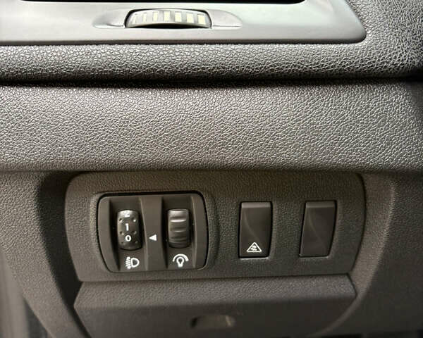 Сірий Рено Меган, об'ємом двигуна 1.6 л та пробігом 227 тис. км за 7500 $, фото 21 на Automoto.ua