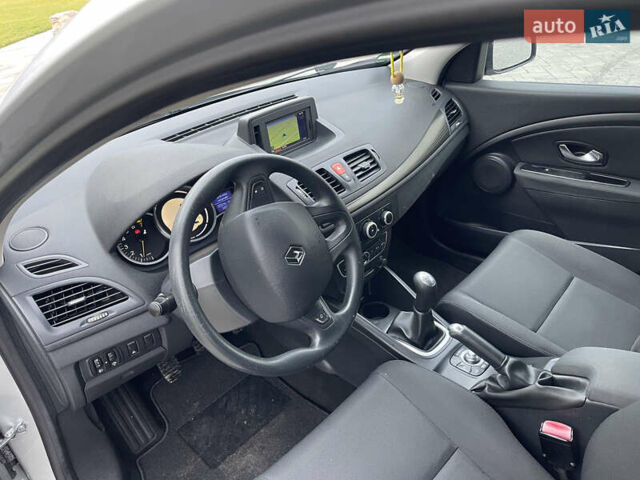 Серый Рено Меган, объемом двигателя 1.6 л и пробегом 225 тыс. км за 7700 $, фото 18 на Automoto.ua