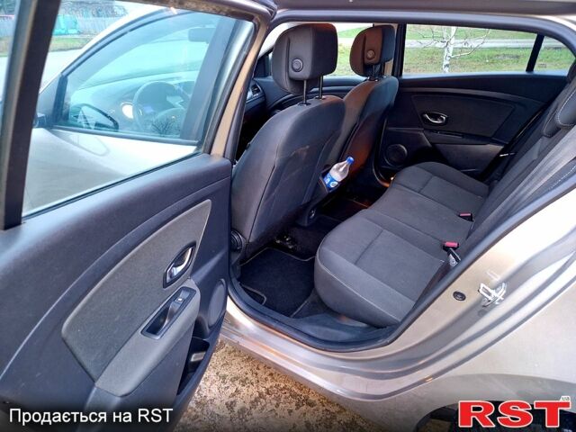 Серый Рено Меган, объемом двигателя 1.6 л и пробегом 238 тыс. км за 7350 $, фото 11 на Automoto.ua