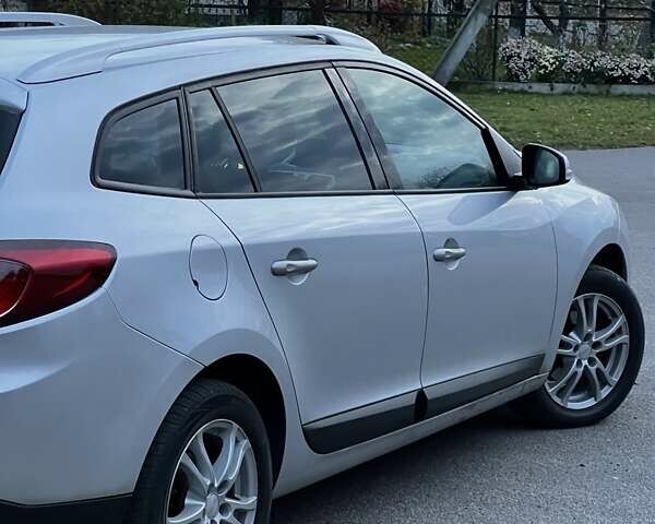 Серый Рено Меган, объемом двигателя 1.6 л и пробегом 215 тыс. км за 7600 $, фото 3 на Automoto.ua