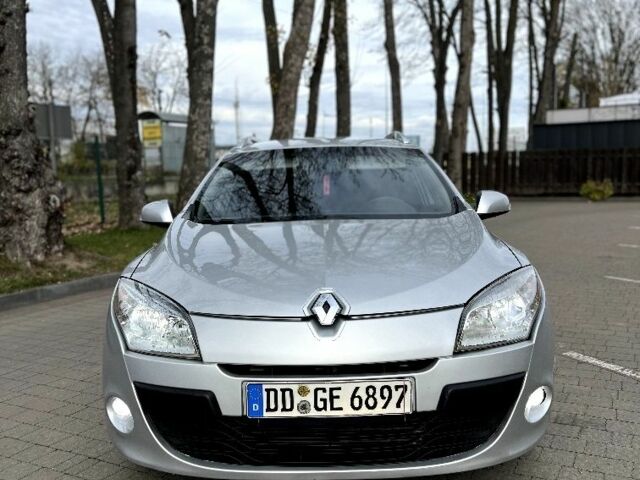 Серый Рено Меган, объемом двигателя 1.5 л и пробегом 263 тыс. км за 5490 $, фото 2 на Automoto.ua