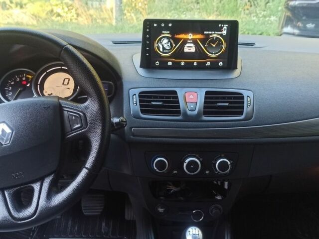 Серый Рено Меган, объемом двигателя 0 л и пробегом 205 тыс. км за 7200 $, фото 2 на Automoto.ua