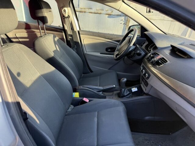 Серый Рено Меган, объемом двигателя 1.5 л и пробегом 235 тыс. км за 2700 $, фото 11 на Automoto.ua