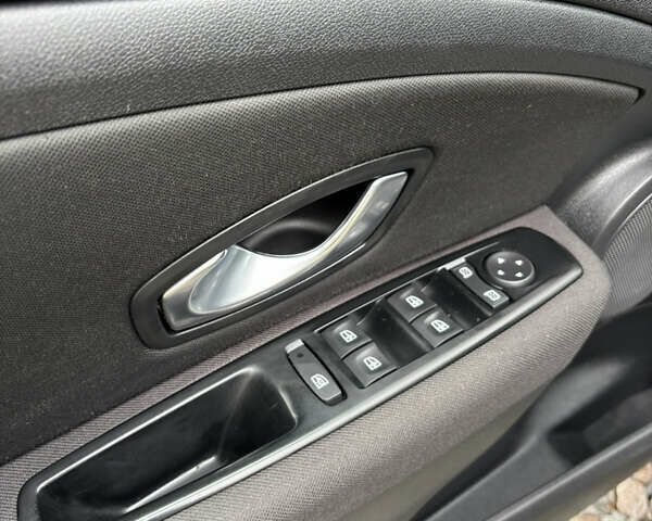 Сірий Рено Меган, об'ємом двигуна 1.6 л та пробігом 227 тис. км за 7500 $, фото 16 на Automoto.ua