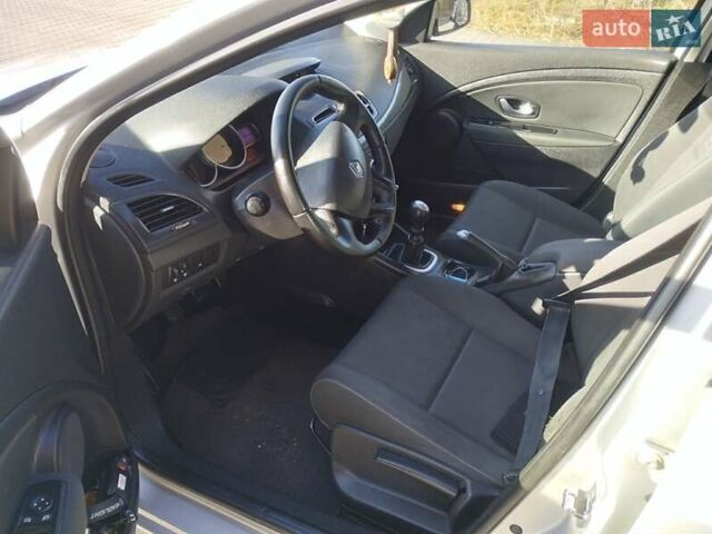 Серый Рено Меган, объемом двигателя 1.6 л и пробегом 205 тыс. км за 6400 $, фото 7 на Automoto.ua