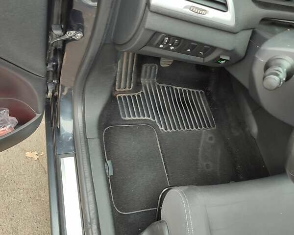 Серый Рено Меган, объемом двигателя 1.4 л и пробегом 250 тыс. км за 7500 $, фото 184 на Automoto.ua