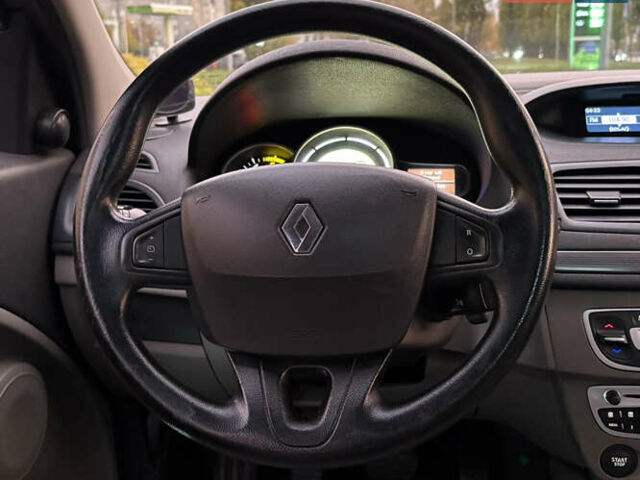 Рено Меган 2010 у Кременчуге на Automoto.ua Сірий Рено Меган, об'ємом двигуна 1.46 л та пробігом 300 тис. км за 6999 $, фото 23 на Automoto.ua