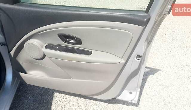 Серый Рено Меган, объемом двигателя 1.5 л и пробегом 350 тыс. км за 6500 $, фото 35 на Automoto.ua