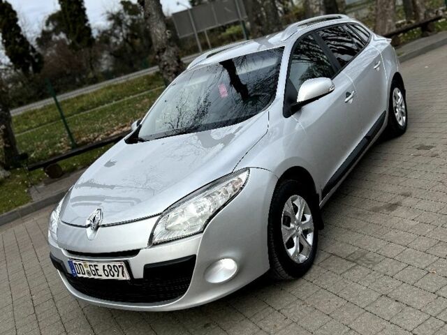 Серый Рено Меган, объемом двигателя 1.5 л и пробегом 263 тыс. км за 5490 $, фото 3 на Automoto.ua