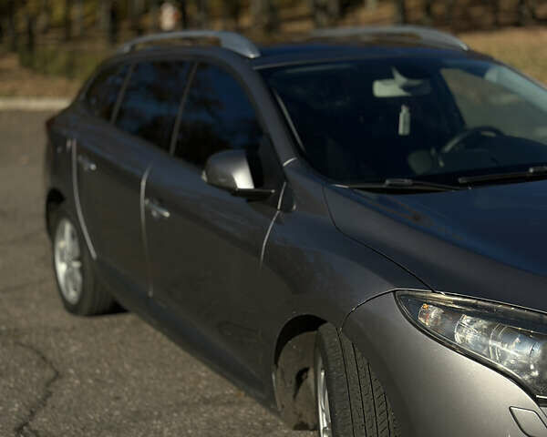 Серый Рено Меган, объемом двигателя 1.46 л и пробегом 270 тыс. км за 7750 $, фото 2 на Automoto.ua