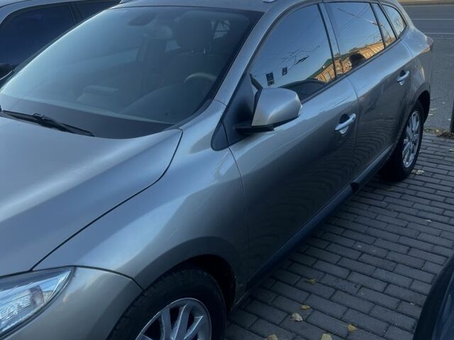 Серый Рено Меган, объемом двигателя 1.5 л и пробегом 209 тыс. км за 5599 $, фото 2 на Automoto.ua