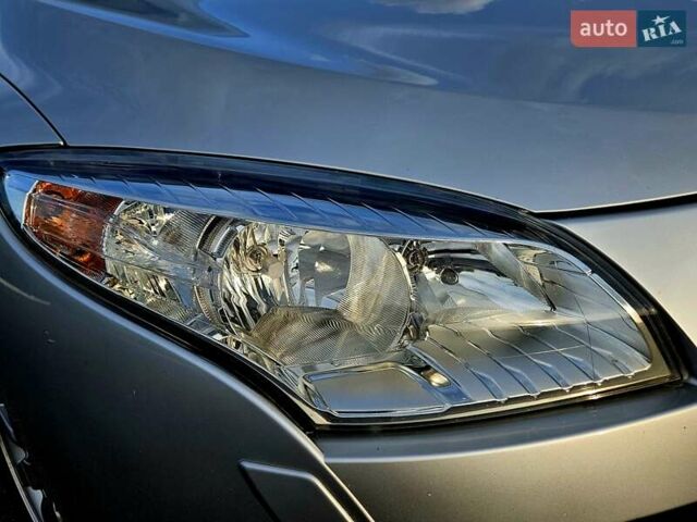 Серый Рено Меган, объемом двигателя 1.6 л и пробегом 195 тыс. км за 7850 $, фото 36 на Automoto.ua