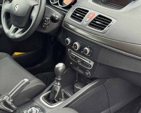 Серый Рено Меган, объемом двигателя 1.5 л и пробегом 215 тыс. км за 6400 $, фото 13 на Automoto.ua