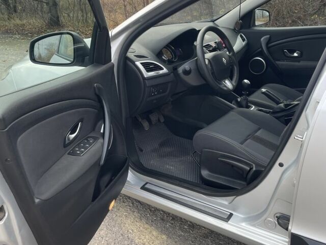 Серый Рено Меган, объемом двигателя 1.5 л и пробегом 280 тыс. км за 6100 $, фото 3 на Automoto.ua