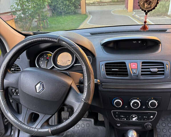 Серый Рено Меган, объемом двигателя 1.5 л и пробегом 263 тыс. км за 6200 $, фото 8 на Automoto.ua