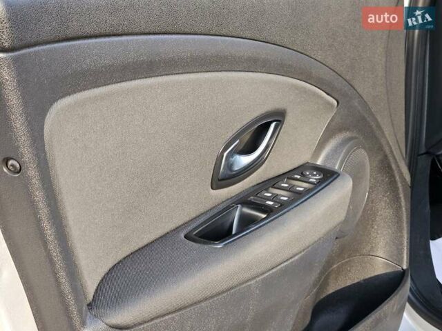 Серый Рено Меган, объемом двигателя 1.6 л и пробегом 195 тыс. км за 7850 $, фото 96 на Automoto.ua