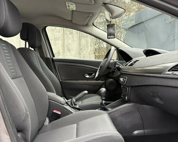 Сірий Рено Меган, об'ємом двигуна 1.6 л та пробігом 227 тис. км за 7300 $, фото 50 на Automoto.ua