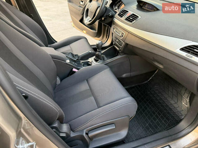 Серый Рено Меган, объемом двигателя 1.4 л и пробегом 193 тыс. км за 6700 $, фото 28 на Automoto.ua