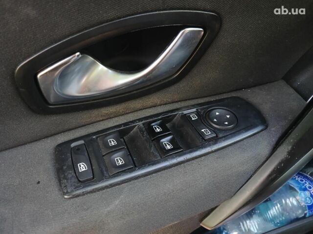 Серый Рено Меган, объемом двигателя 1.9 л и пробегом 400 тыс. км за 6690 $, фото 10 на Automoto.ua