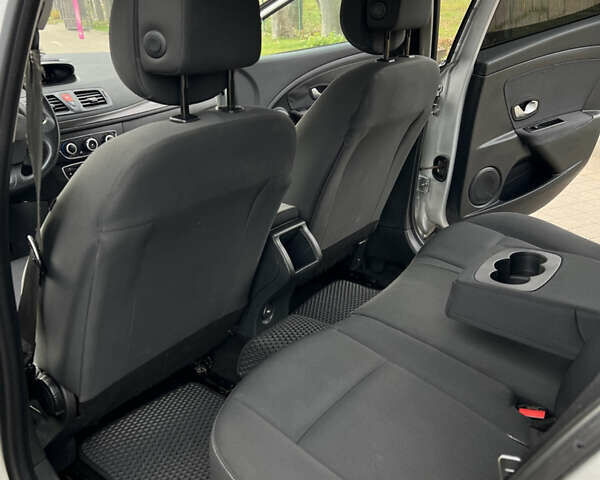 Серый Рено Меган, объемом двигателя 1.5 л и пробегом 265 тыс. км за 5499 $, фото 21 на Automoto.ua