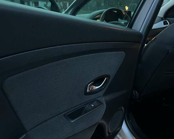 Серый Рено Меган, объемом двигателя 1.6 л и пробегом 215 тыс. км за 7600 $, фото 19 на Automoto.ua