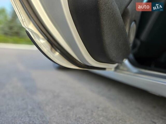 Серый Рено Меган, объемом двигателя 1.6 л и пробегом 195 тыс. км за 7850 $, фото 66 на Automoto.ua