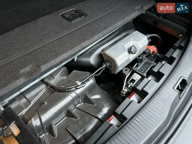 Серый Рено Меган, объемом двигателя 1.6 л и пробегом 182 тыс. км за 7800 $, фото 86 на Automoto.ua