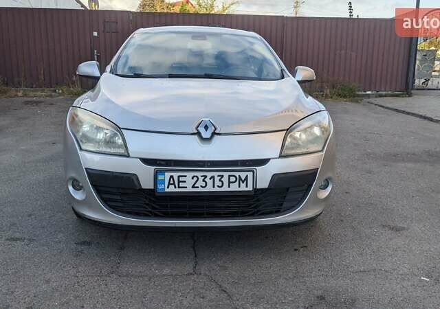 Рено Меган 2010 в Днепре (Днепропетровске) на Automoto.ua Серый Рено Меган, объемом двигателя 1.46 л и пробегом 274 тыс. км за 4999 $, фото 6 на Automoto.ua