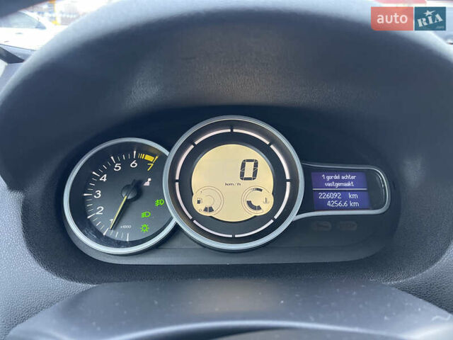 Серый Рено Меган, объемом двигателя 1.6 л и пробегом 225 тыс. км за 7599 $, фото 37 на Automoto.ua