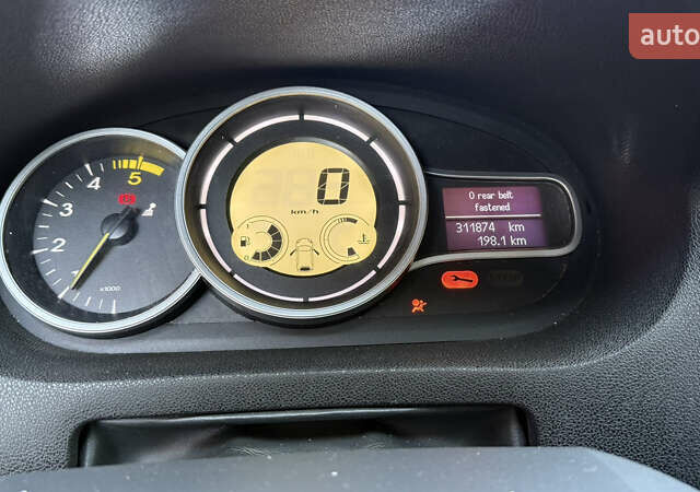 Рено Меган 2010 у Львові на Automoto.ua Сірий Рено Меган, об'ємом двигуна 1.46 л та пробігом 320 тис. км за 6000 $, фото 9 на Automoto.ua