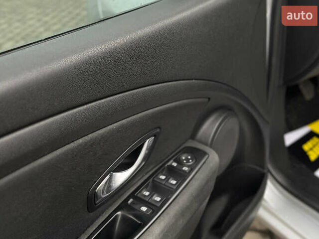 Серый Рено Меган, объемом двигателя 1.46 л и пробегом 260 тыс. км за 7200 $, фото 17 на Automoto.ua