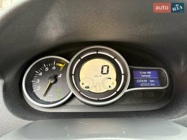 Сірий Рено Меган, об'ємом двигуна 1.6 л та пробігом 227 тис. км за 7500 $, фото 23 на Automoto.ua