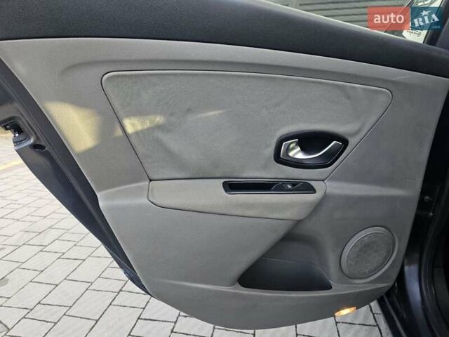 Серый Рено Меган, объемом двигателя 1.46 л и пробегом 257 тыс. км за 5150 $, фото 50 на Automoto.ua