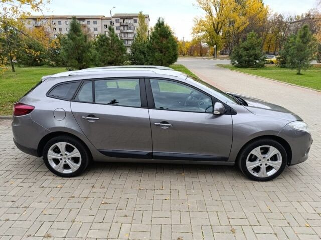 Серый Рено Меган, объемом двигателя 0 л и пробегом 218 тыс. км за 7300 $, фото 7 на Automoto.ua