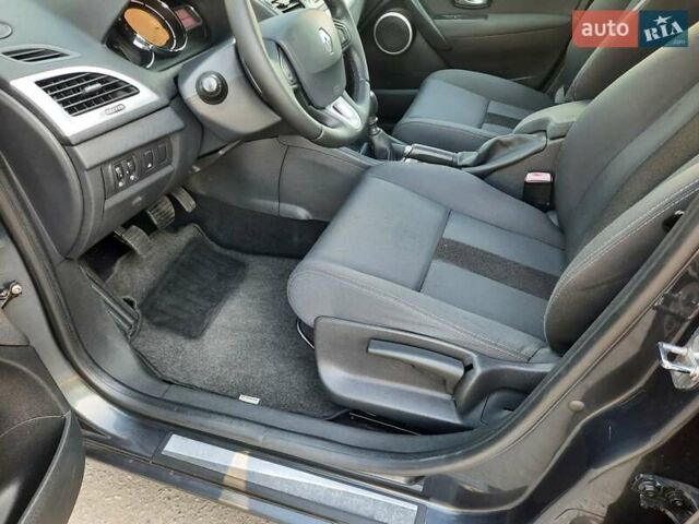 Серый Рено Меган, объемом двигателя 1.6 л и пробегом 183 тыс. км за 7600 $, фото 31 на Automoto.ua