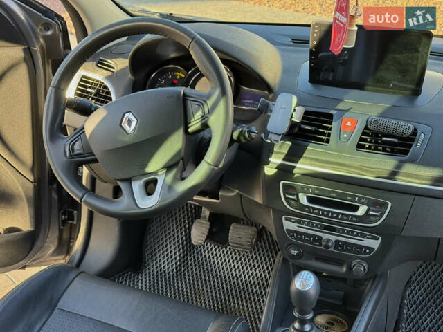 Серый Рено Меган, объемом двигателя 2 л и пробегом 245 тыс. км за 7900 $, фото 13 на Automoto.ua