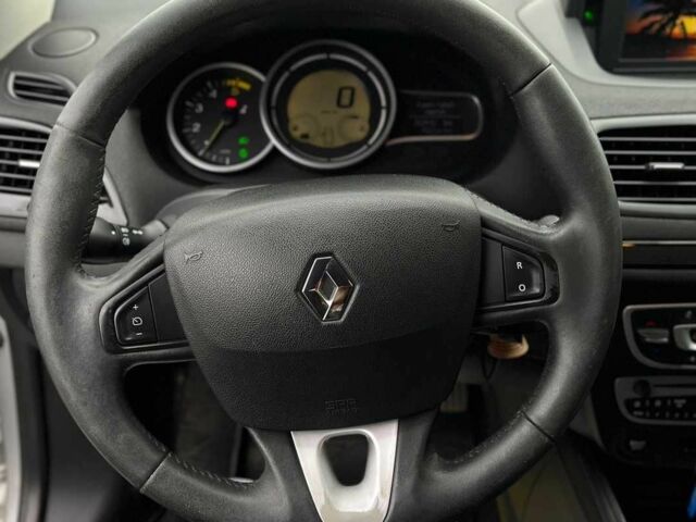 Серый Рено Меган, объемом двигателя 0 л и пробегом 260 тыс. км за 7200 $, фото 19 на Automoto.ua