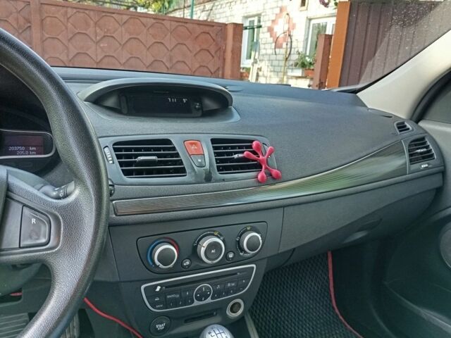 Серый Рено Меган, объемом двигателя 1.6 л и пробегом 204 тыс. км за 7200 $, фото 12 на Automoto.ua