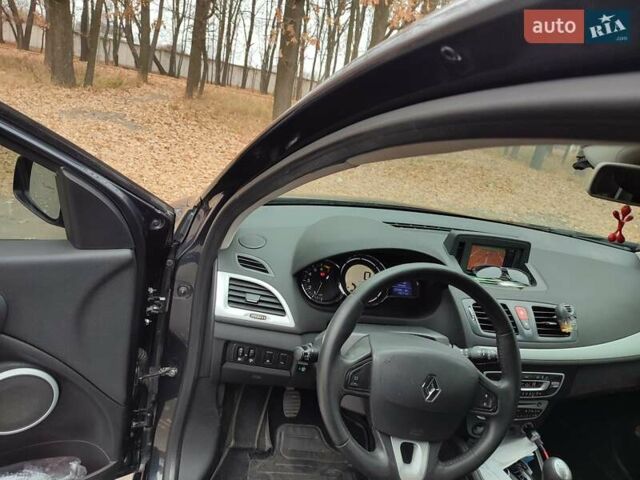 Серый Рено Меган, объемом двигателя 1.4 л и пробегом 250 тыс. км за 7500 $, фото 133 на Automoto.ua