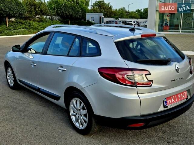 Серый Рено Меган, объемом двигателя 1.6 л и пробегом 195 тыс. км за 7850 $, фото 49 на Automoto.ua