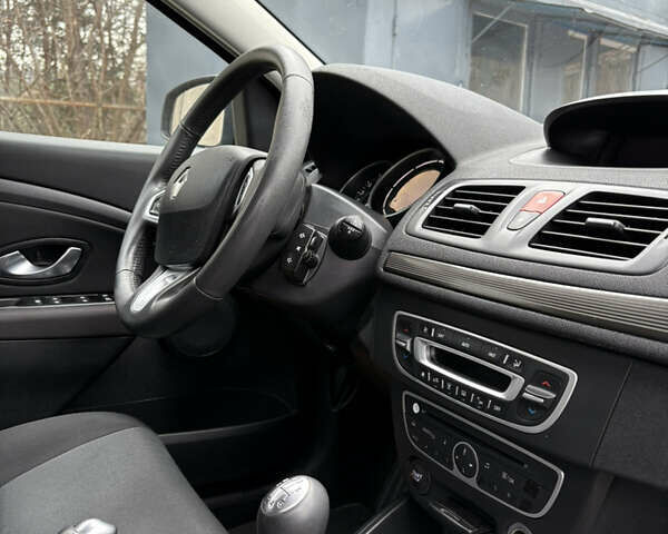 Сірий Рено Меган, об'ємом двигуна 1.6 л та пробігом 227 тис. км за 7500 $, фото 54 на Automoto.ua