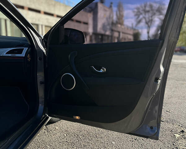 Серый Рено Меган, объемом двигателя 1.46 л и пробегом 270 тыс. км за 7750 $, фото 12 на Automoto.ua