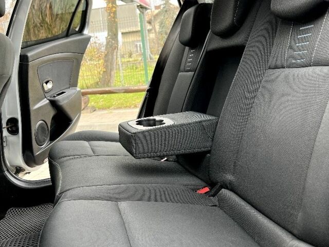 Серый Рено Меган, объемом двигателя 1.5 л и пробегом 263 тыс. км за 5490 $, фото 15 на Automoto.ua