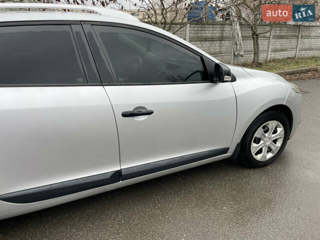 Рено Меган 2010 в Василькове на Automoto.ua Серый Рено Меган, объемом двигателя 1.46 л и пробегом 322 тыс. км за 6000 $, фото 9 на Automoto.ua