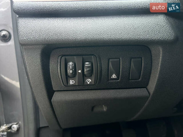 Серый Рено Меган, объемом двигателя 1.6 л и пробегом 182 тыс. км за 7800 $, фото 57 на Automoto.ua