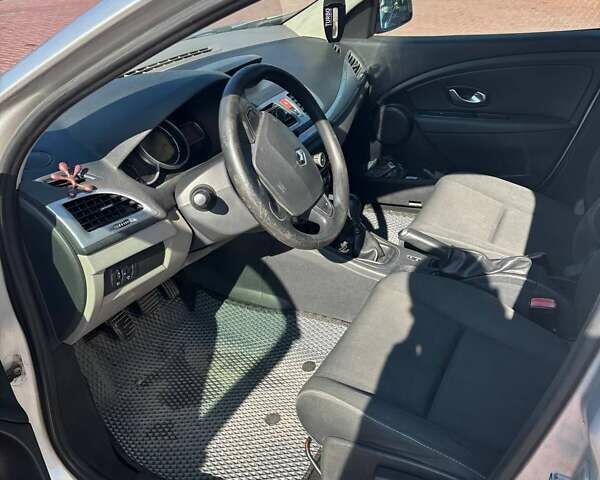 Серый Рено Меган, объемом двигателя 1.46 л и пробегом 330 тыс. км за 5300 $, фото 15 на Automoto.ua