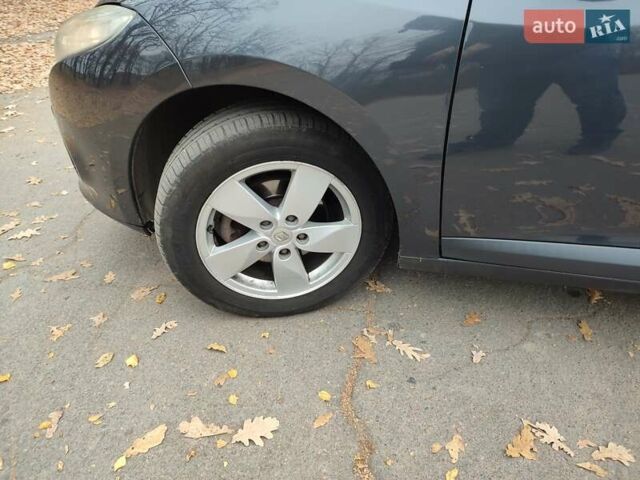 Серый Рено Меган, объемом двигателя 1.4 л и пробегом 250 тыс. км за 7500 $, фото 199 на Automoto.ua