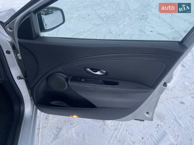 Серый Рено Меган, объемом двигателя 1.6 л и пробегом 225 тыс. км за 7599 $, фото 31 на Automoto.ua